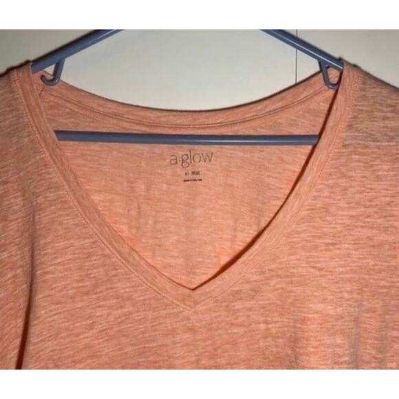 A Glow Peach/Coral Short Sleeve V-Neck Maternity Shirt XL - Picture 4 of 6